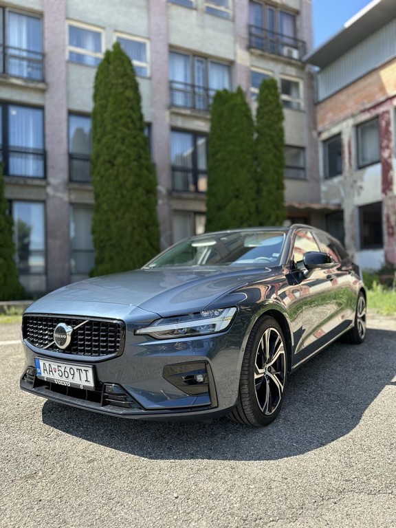 Volvo V60 B4 Plus Dark A/T