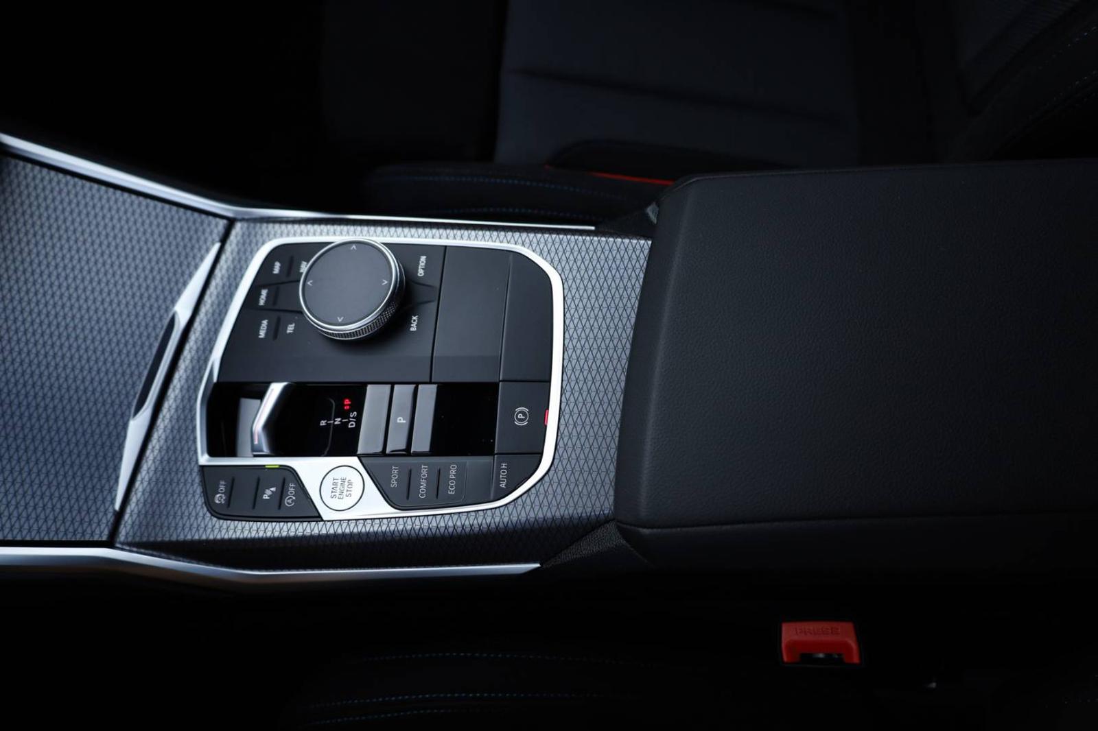 BMW Rad 3 Touring 330i  M-packet xDrive A/T