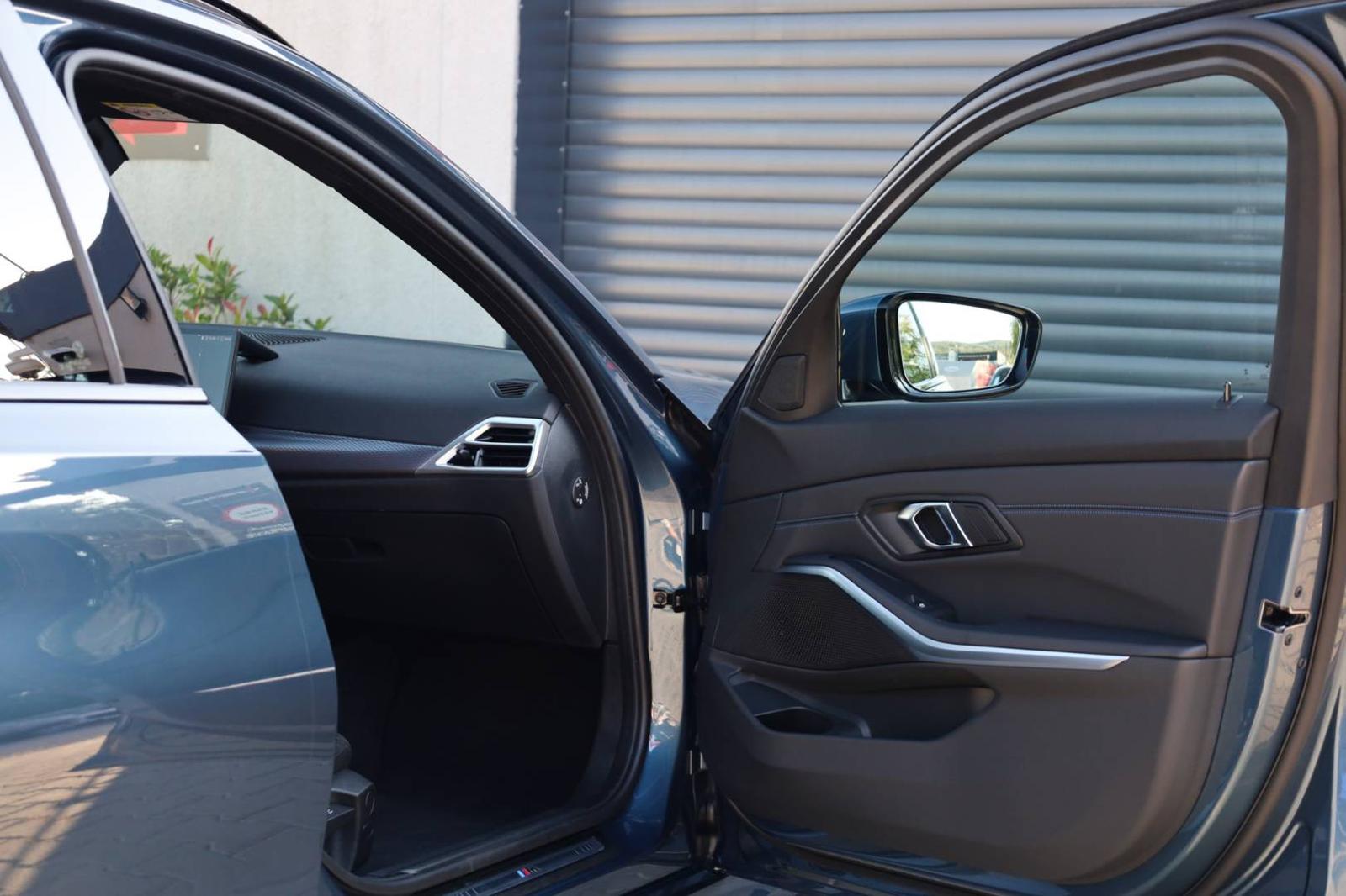 BMW Rad 3 Touring 330i  M-packet xDrive A/T