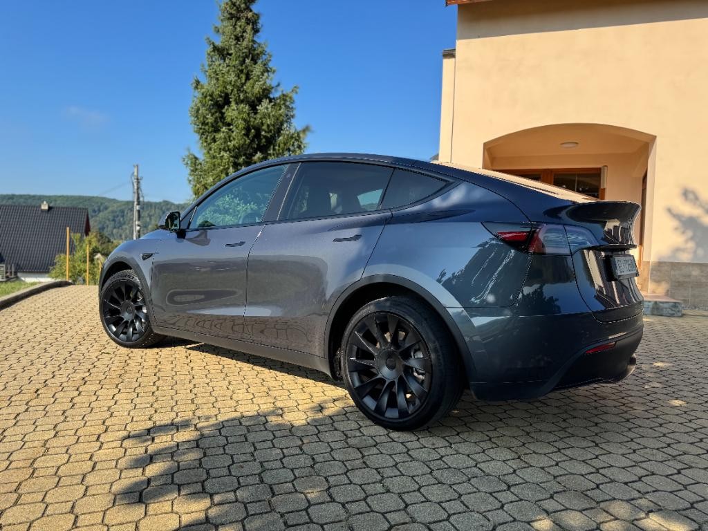 Tesla Model Y Long Range 4x4 DPH Enhanced Autopilot