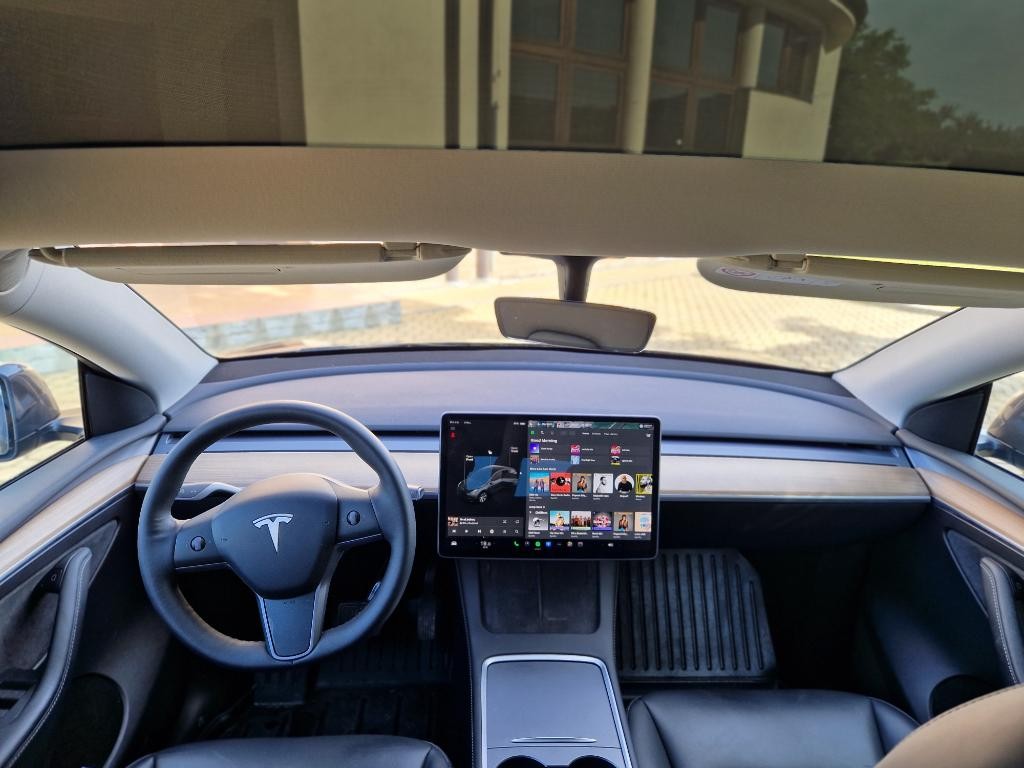 Tesla Model Y Long Range 4x4 DPH Enhanced Autopilot