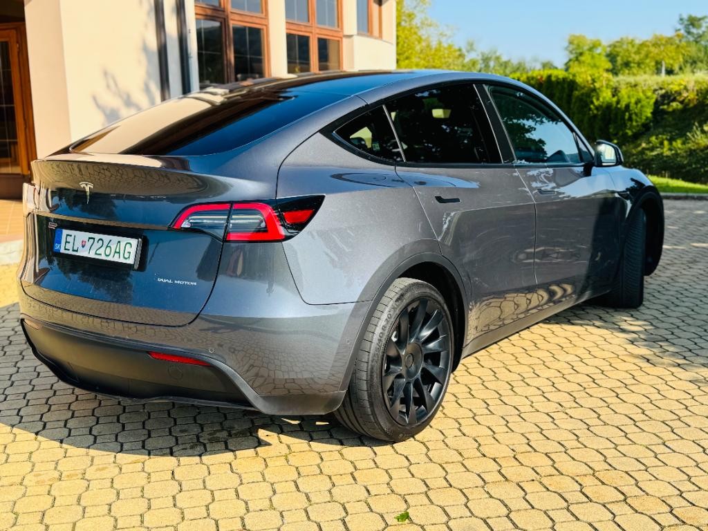 Tesla Model Y Long Range 4x4 DPH Enhanced Autopilot
