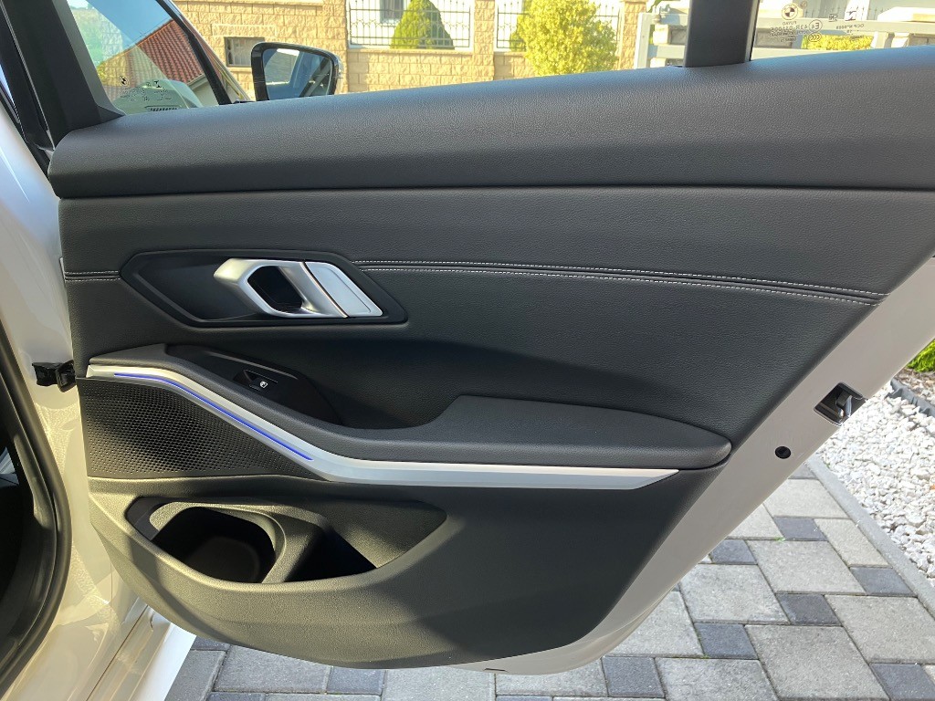 BMW rad 3 Touring 320d Touring xDrive Sport Line A/T