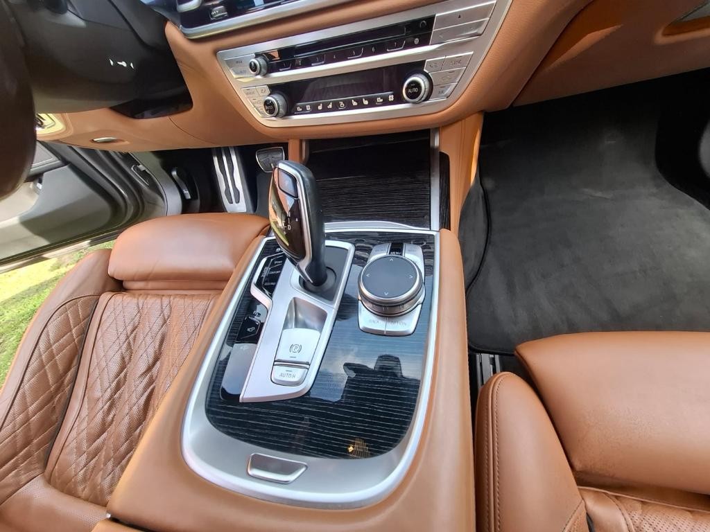 BMW rad 7 740d xDrive A/T