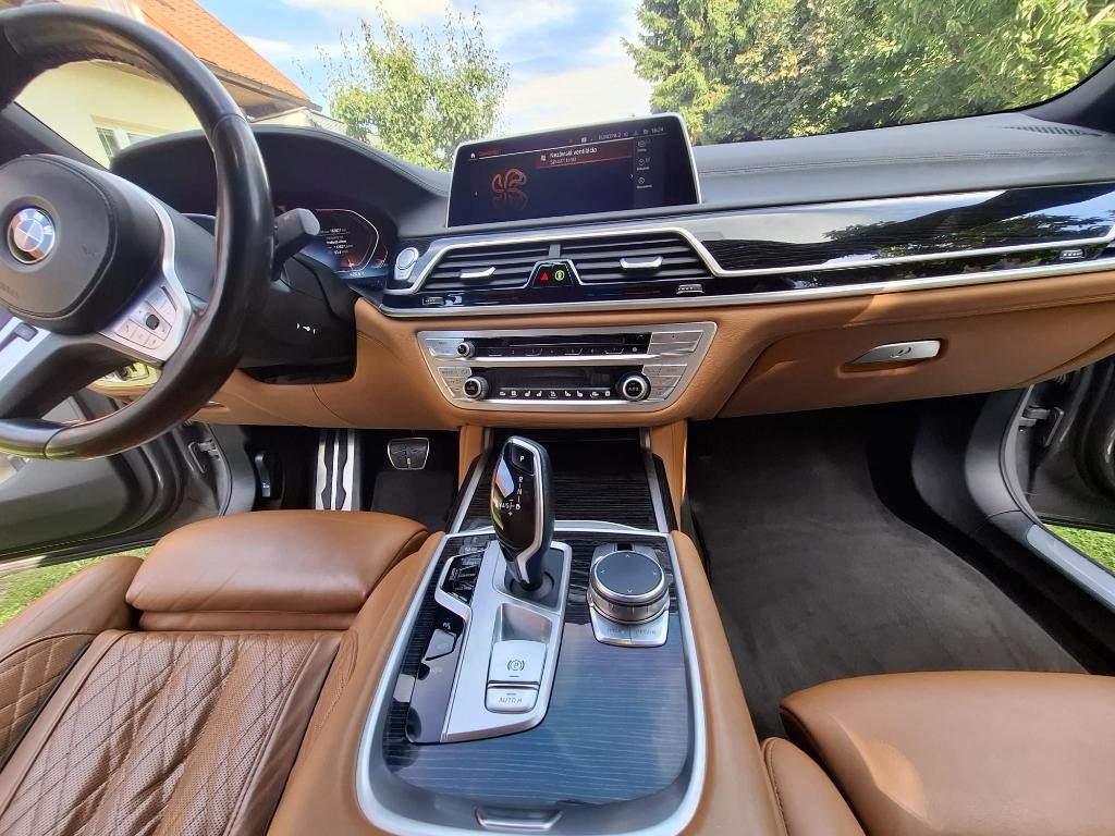 BMW rad 7 740d xDrive A/T