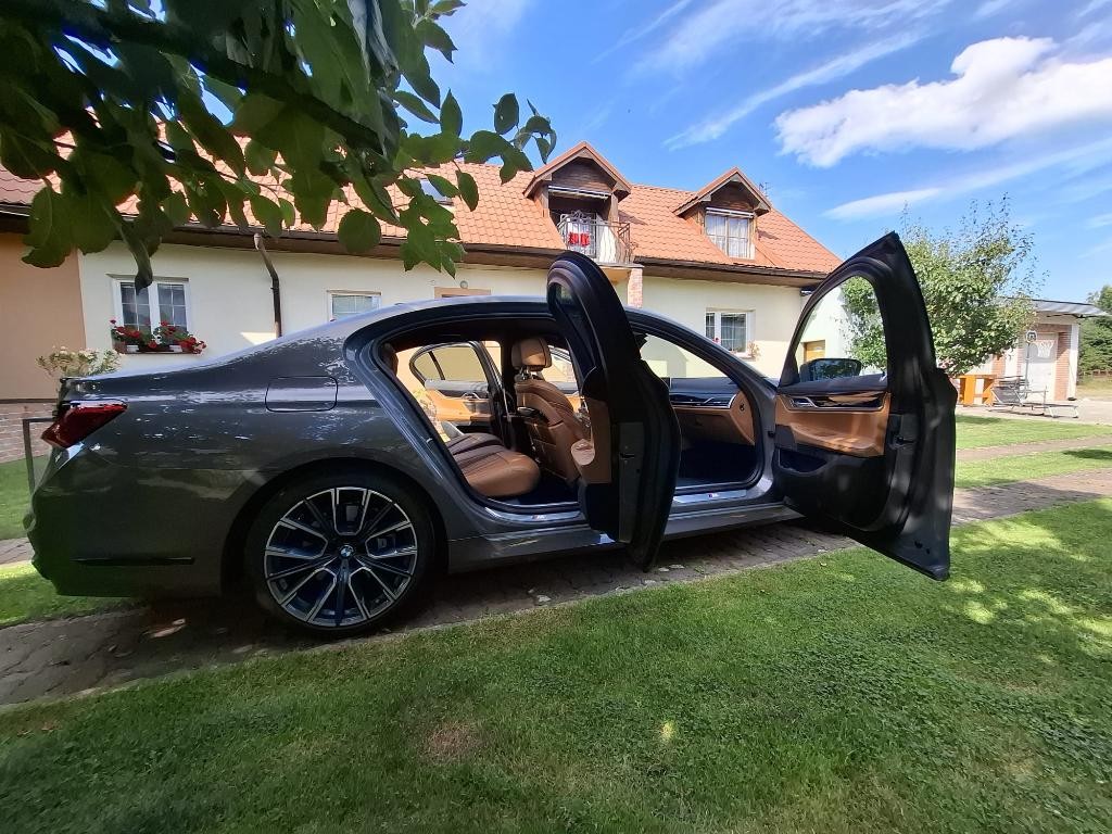 BMW rad 7 740d xDrive A/T