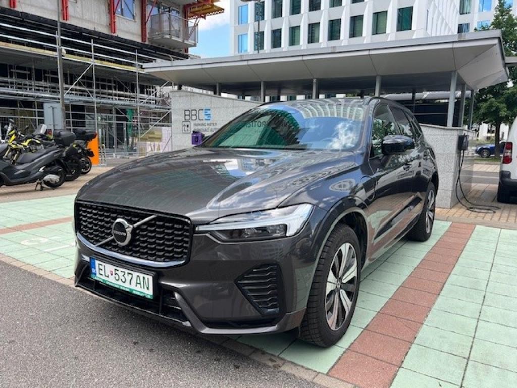 Volvo XC60 2.0 T8 Recharge Plus Dark eAWD A/T