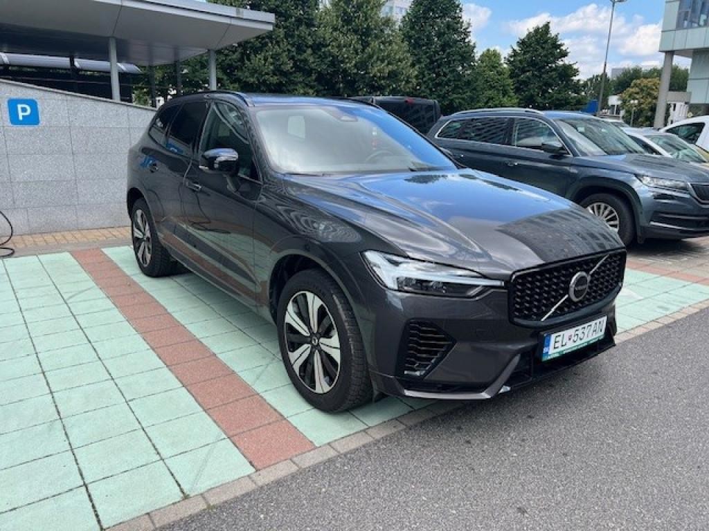 Volvo XC60 2.0 T8 Recharge Plus Dark eAWD A/T