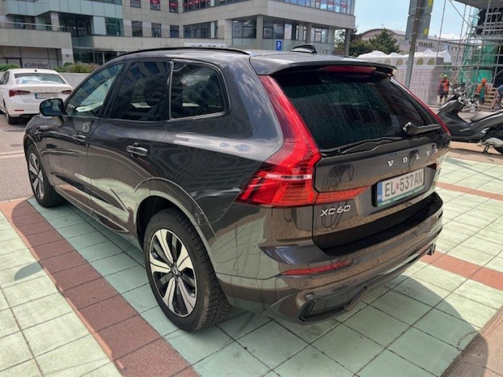 Volvo XC60 2.0 T8 Recharge Plus Dark eAWD A/T