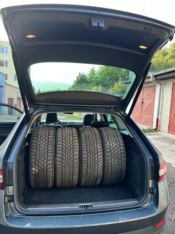 Škoda Superb Combi 2.0 TDI L&K DSG