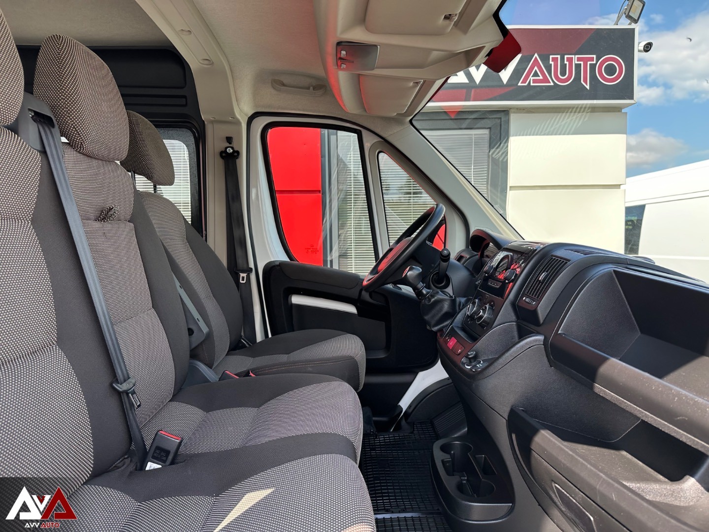 Peugeot Boxer 2.2 BlueHDi 165k L4H3 DK, 6-miestne, SR
