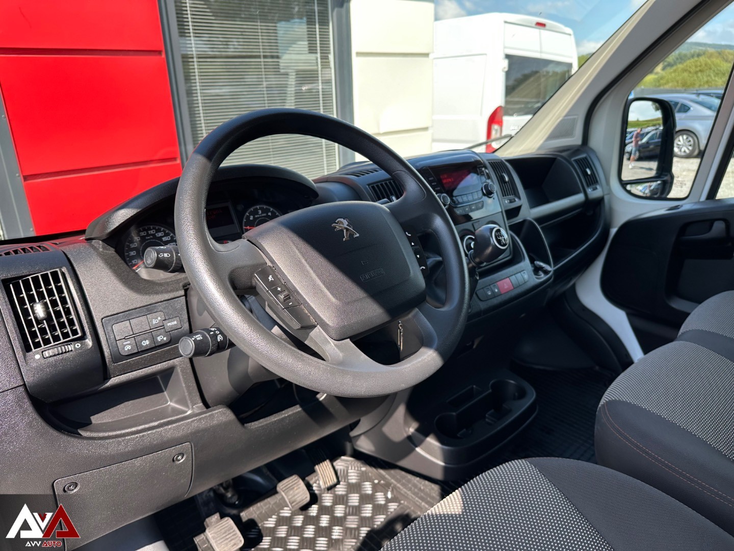 Peugeot Boxer 2.2 BlueHDi 165k L4H3 DK, 6-miestne, SR