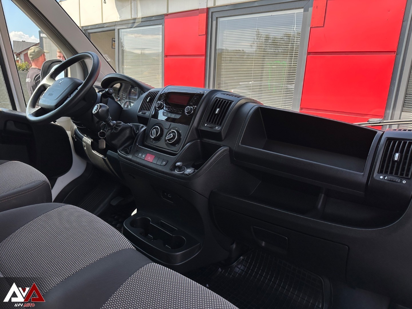 Peugeot Boxer 2.2 BlueHDi 165k L4H3 DK, 6-miestne, SR