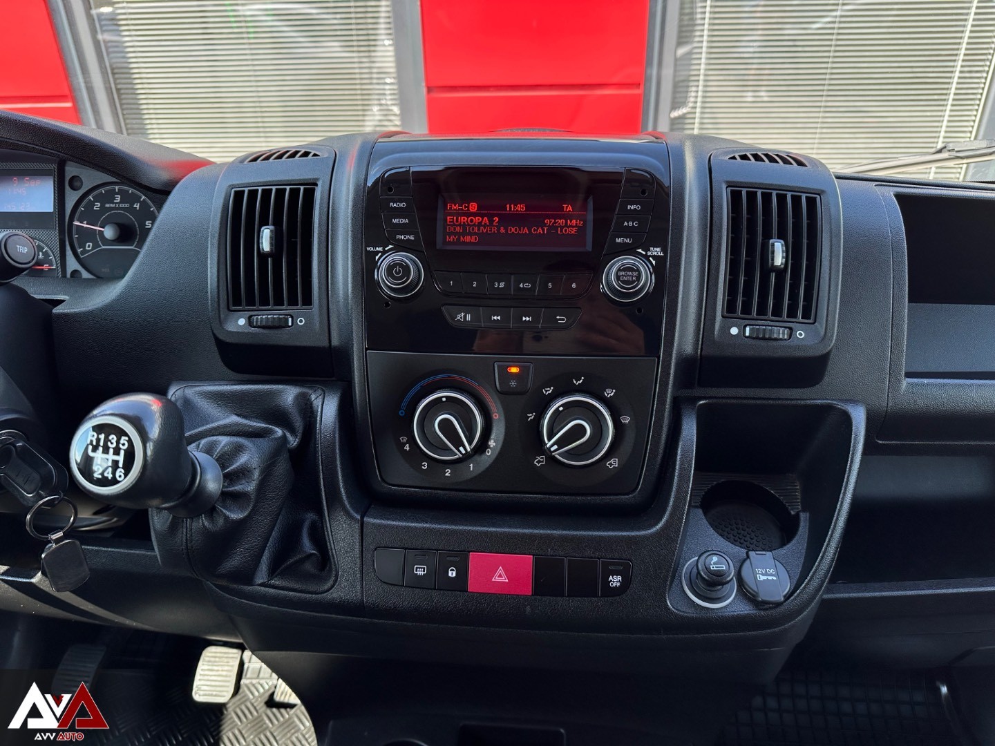 Peugeot Boxer 2.2 BlueHDi 165k L4H3 DK, 6-miestne, SR