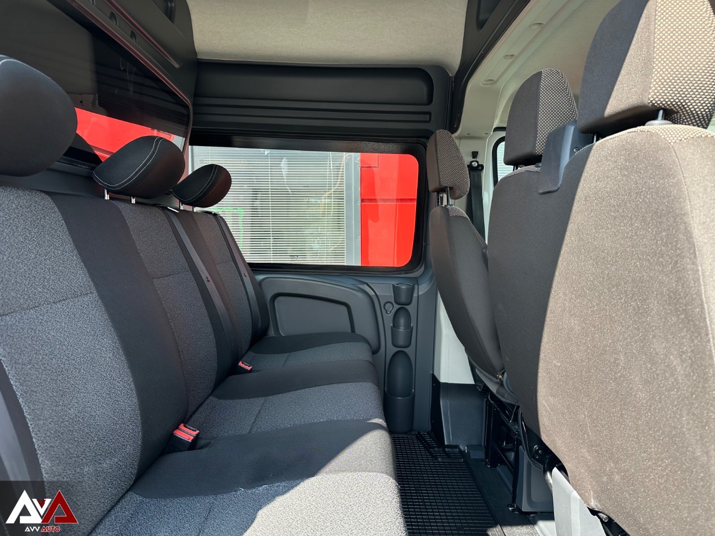 Peugeot Boxer 2.2 BlueHDi 165k L4H3 DK, 6-miestne, SR