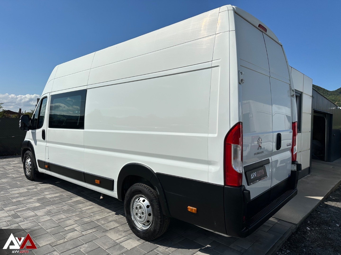 Peugeot Boxer 2.2 BlueHDi 165k L4H3 DK, 6-miestne, SR