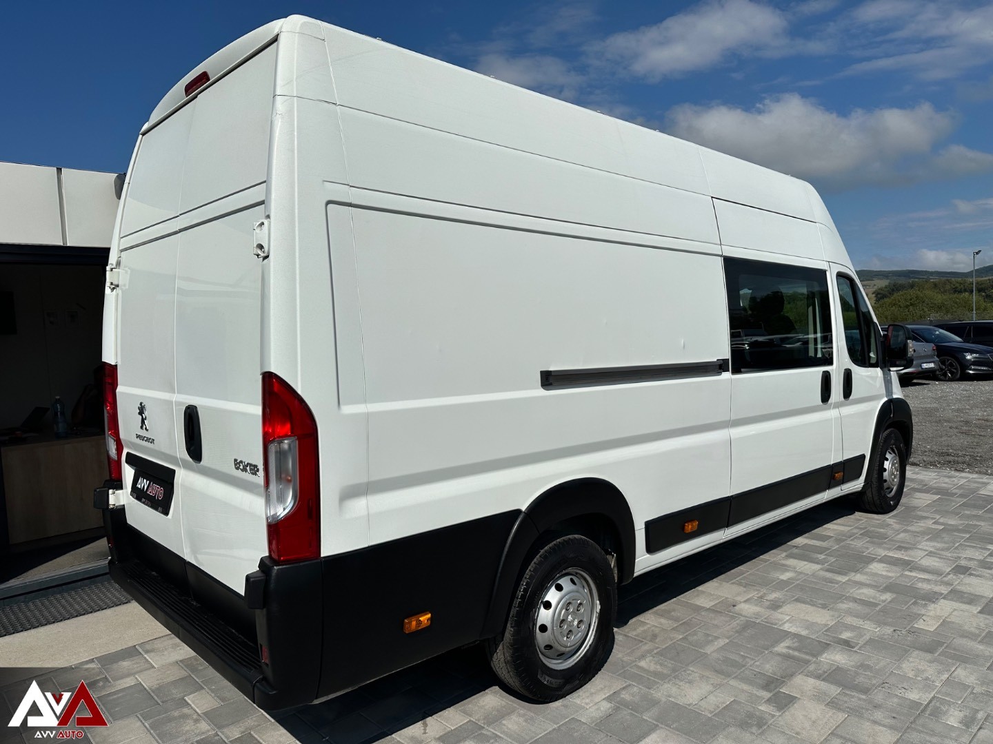 Peugeot Boxer 2.2 BlueHDi 165k L4H3 DK, 6-miestne, SR