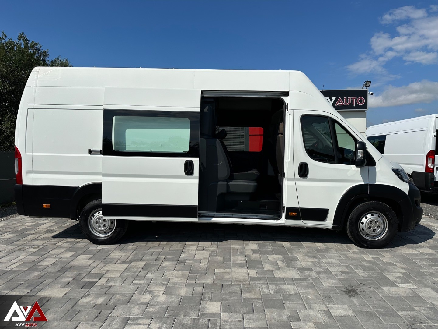 Peugeot Boxer 2.2 BlueHDi 165k L4H3 DK, 6-miestne, SR