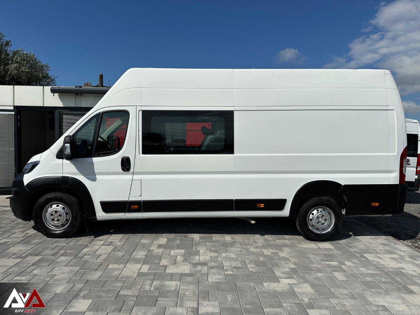 Peugeot Boxer 2.2 BlueHDi 165k L4H3 DK, 6-miestne, SR