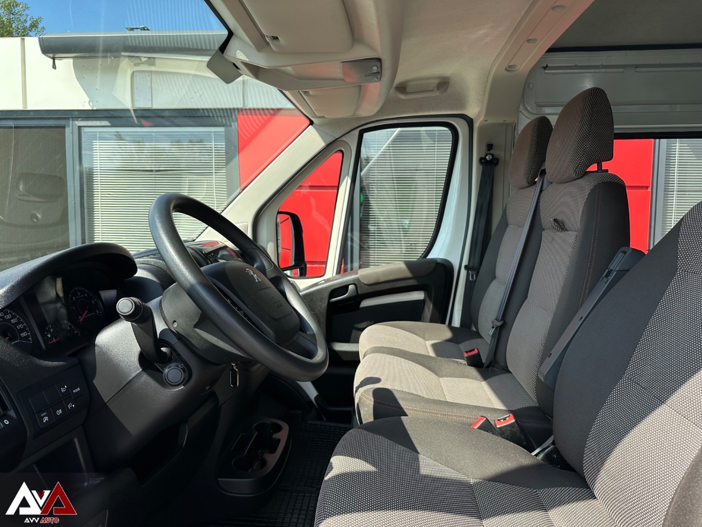 Peugeot Boxer 2.2 BlueHDi 165k L4H3 DK, 6-miestne, SR