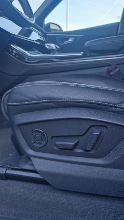 Audi SQ8 TFSI mHEV quattro tiptronic