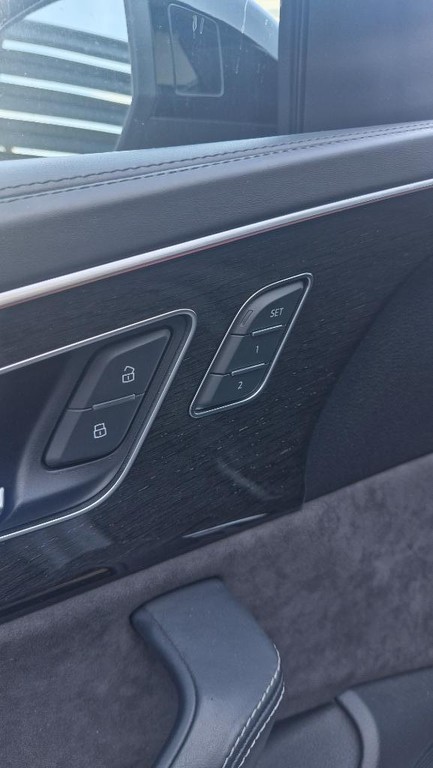 Audi SQ8 TFSI mHEV quattro tiptronic