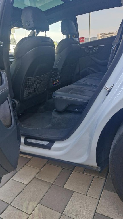 Audi SQ8 TFSI mHEV quattro tiptronic