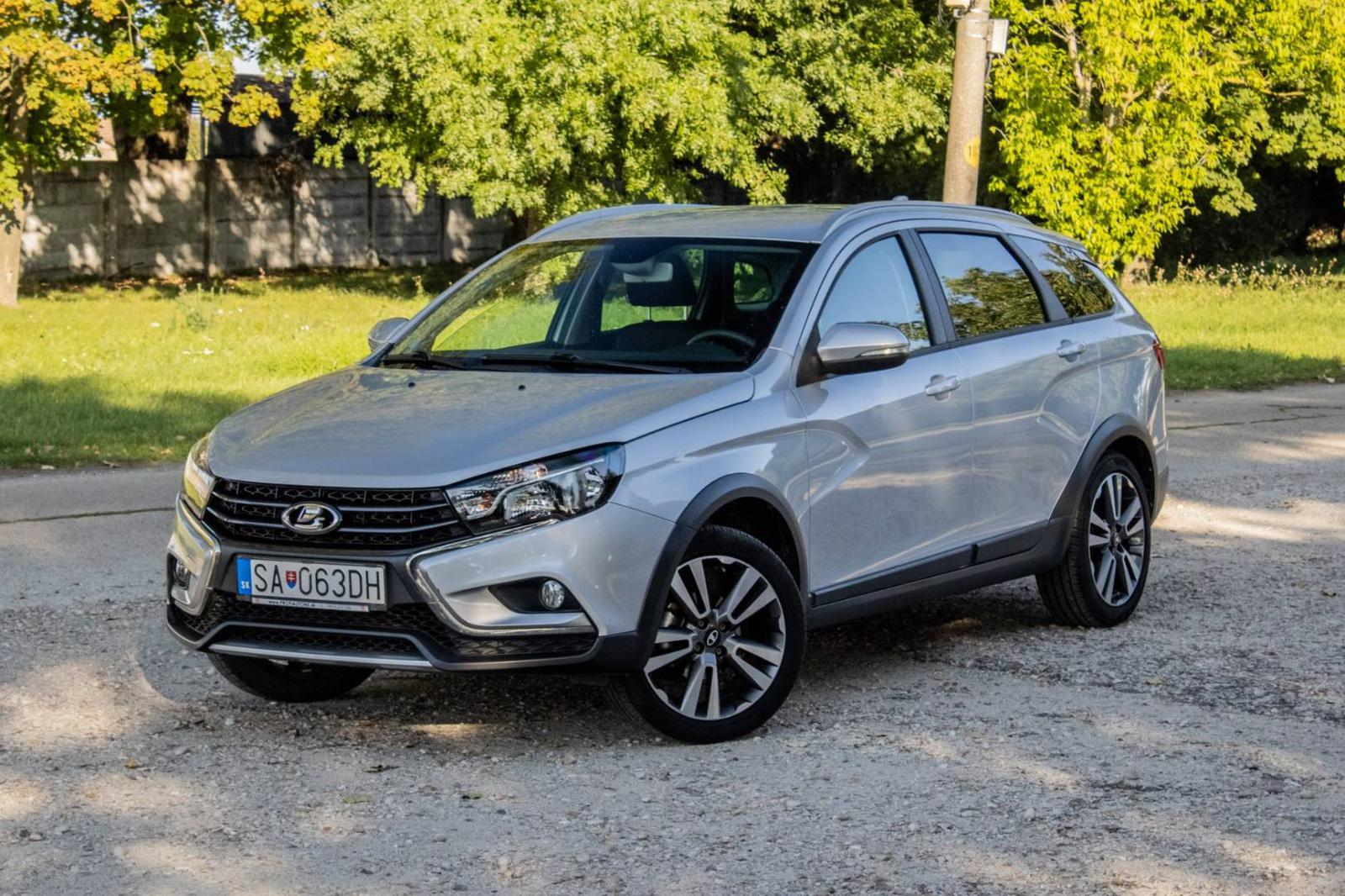 Lada Vesta SW Cross 1.6 / 1.MAJITEĽ / AJ NA SPLÁTKY