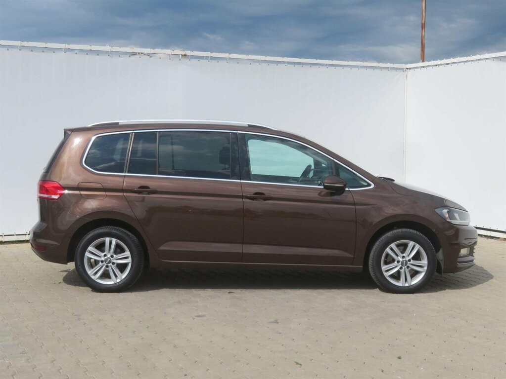 VW Touran Cross 2.0 TDI 7 Miest, Serv.kniha, Tempomat