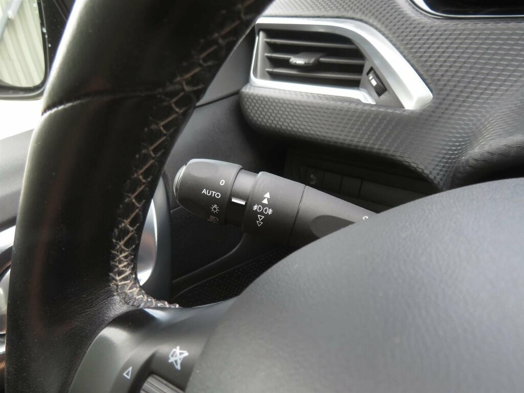 Peugeot 2008 Access 1.6 BlueHDi Koža, Navigácia, Tempomat