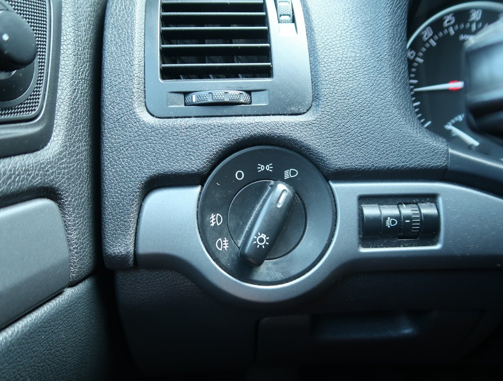 Skoda Octavia Ambiente 1.6 TDI Serv.kniha, Tempomat