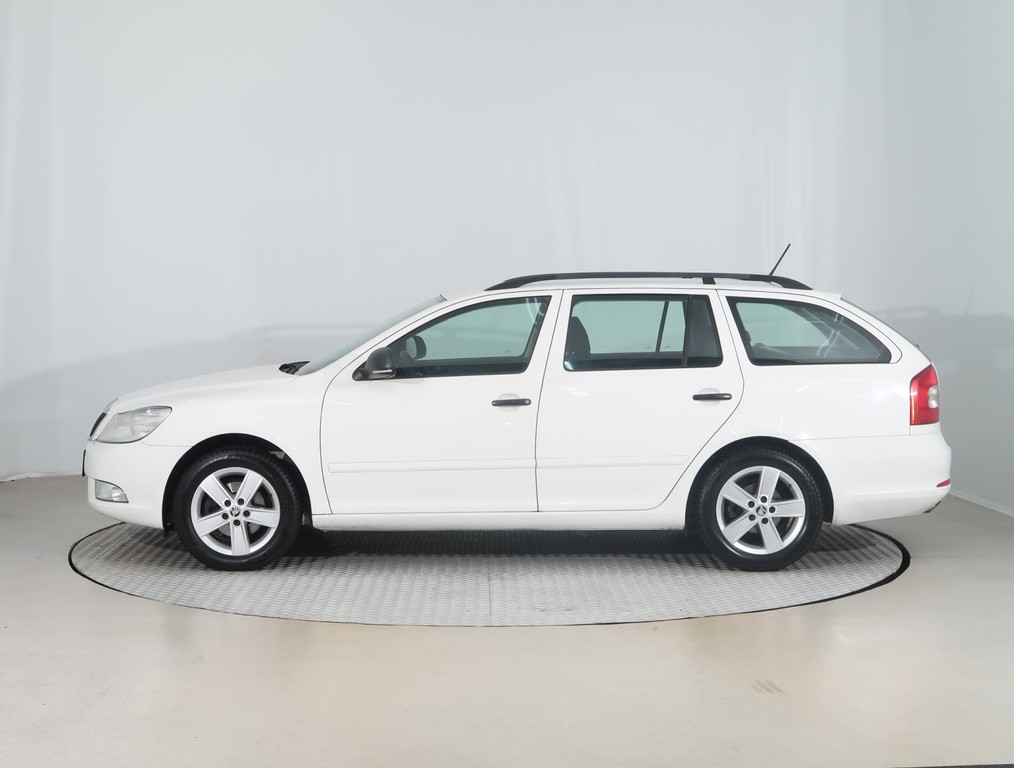 Skoda Octavia Ambiente 1.6 TDI Serv.kniha, Tempomat