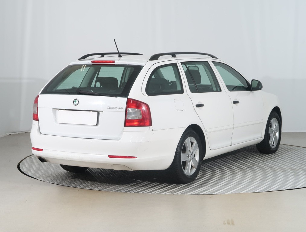 Skoda Octavia Ambiente 1.6 TDI Serv.kniha, Tempomat