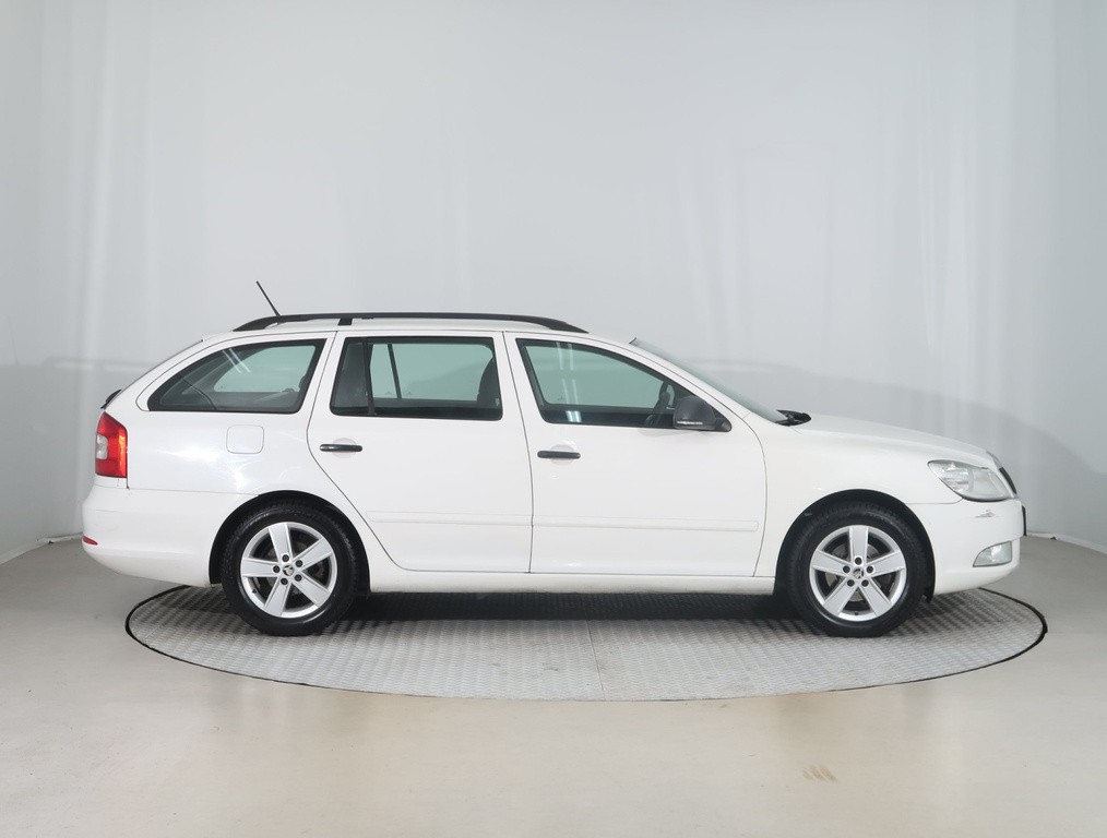 Skoda Octavia Ambiente 1.6 TDI Serv.kniha, Tempomat