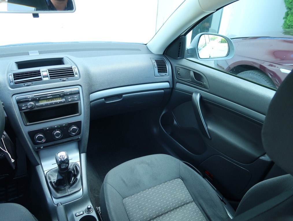 Skoda Octavia Ambiente 1.6 TDI Serv.kniha, Tempomat
