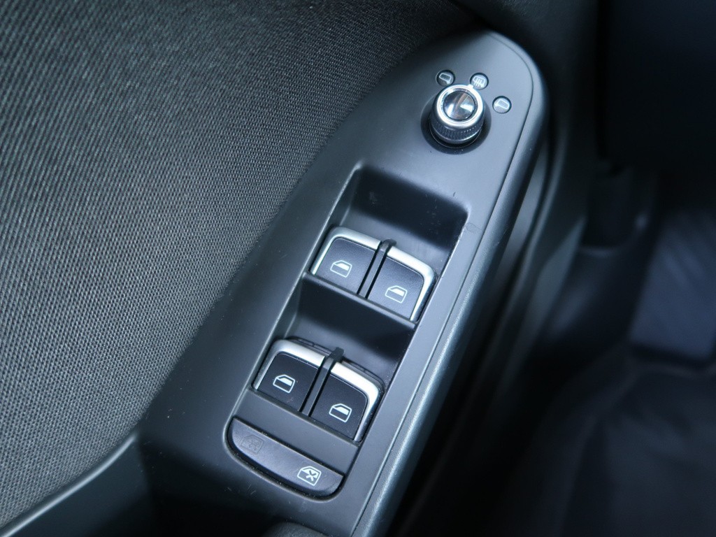 Audi A4 2.0 TDI Automat, Xenóny, Bi-Xenóny, Tempomat
