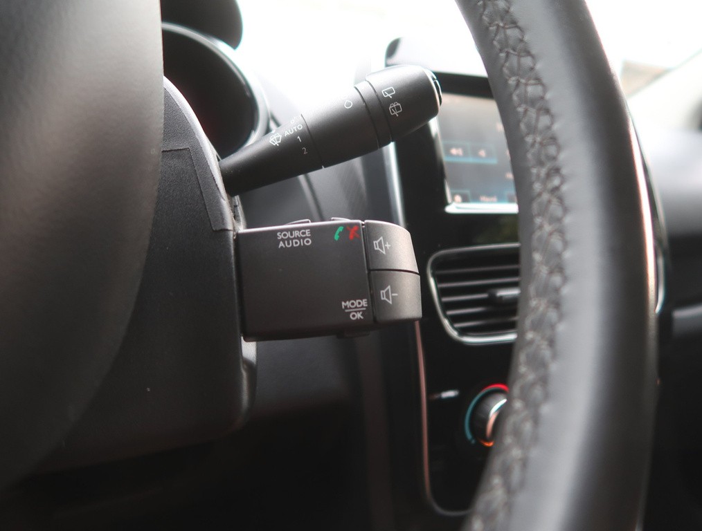 Renault Clio Limited 0.9 TCe Navigácia, Tempomat