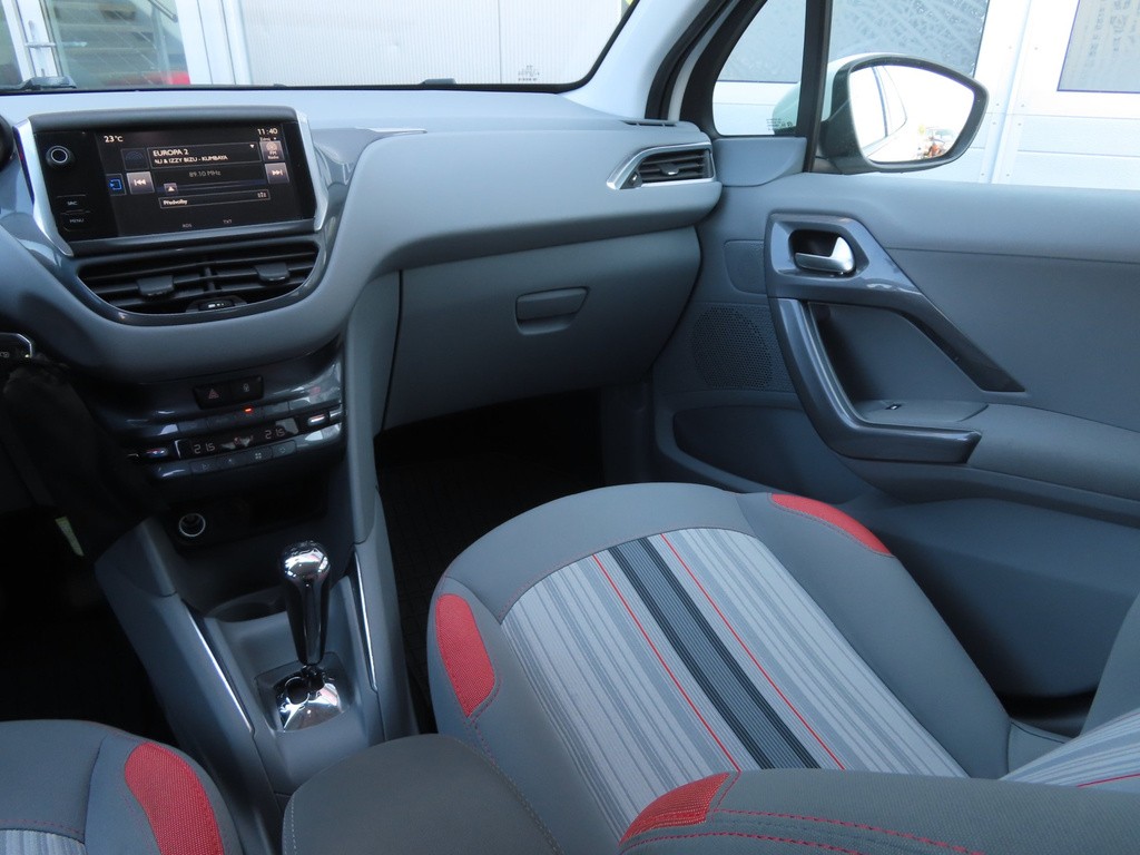 Peugeot 208 1.2 PureTech Automat, Serv.kniha, Tempomat