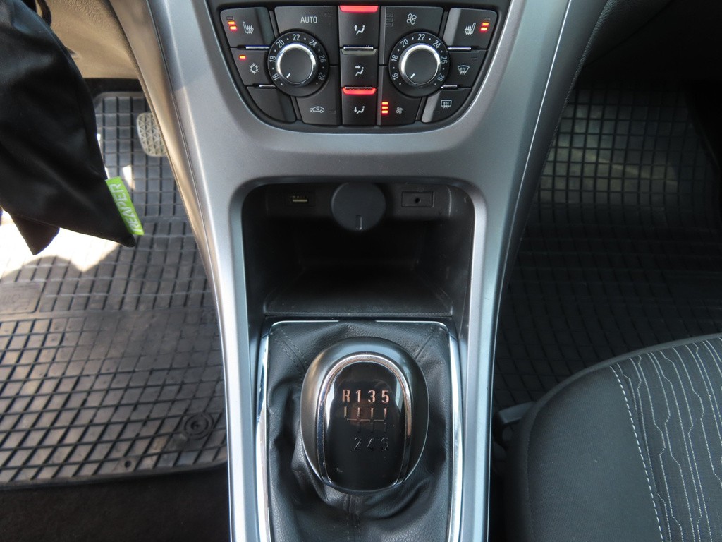 Opel Astra Elegance 1.6 CDTI Serv.kniha, Tempomat, Park. senzory