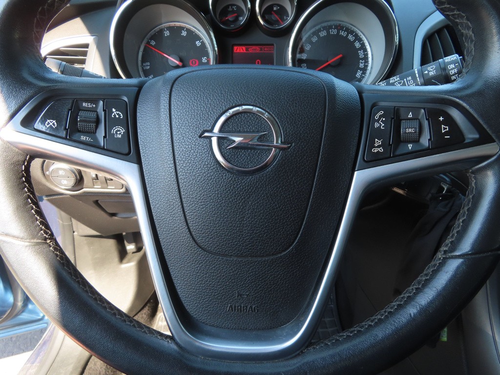 Opel Astra Elegance 1.6 CDTI Serv.kniha, Tempomat, Park. senzory