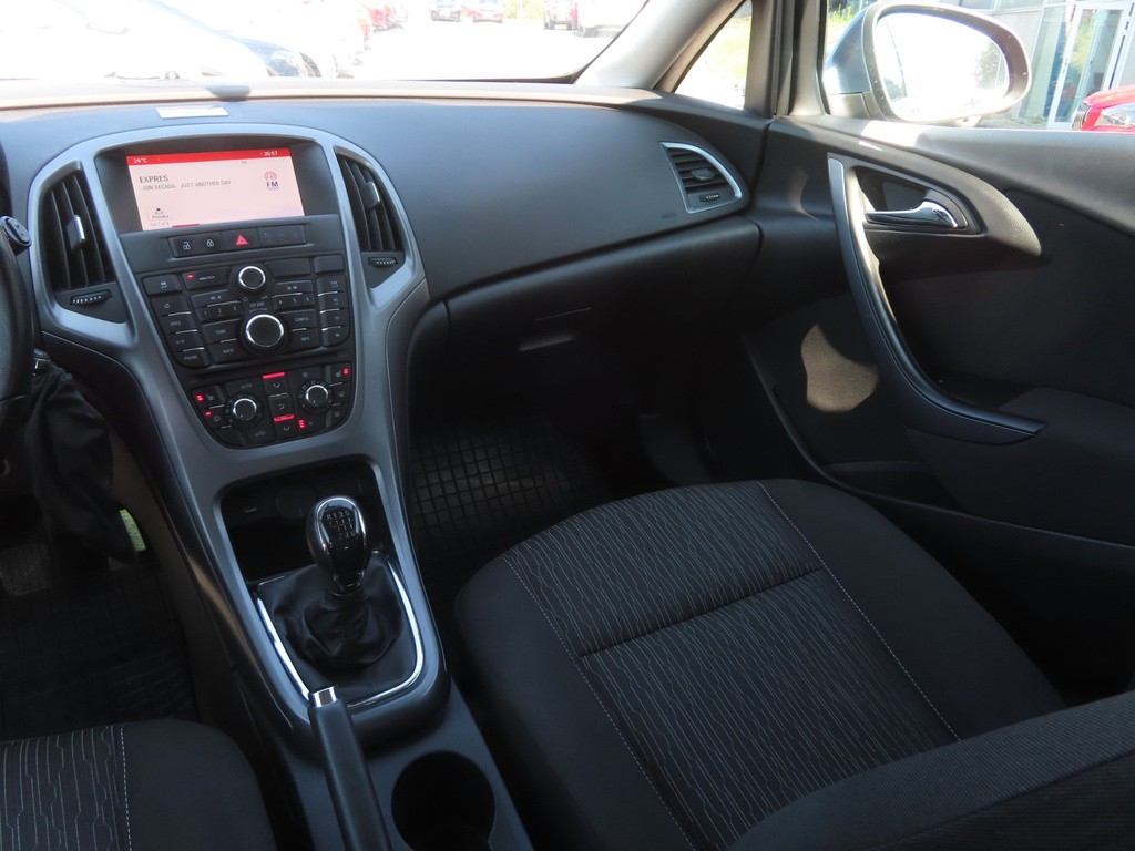 Opel Astra Elegance 1.6 CDTI Serv.kniha, Tempomat, Park. senzory