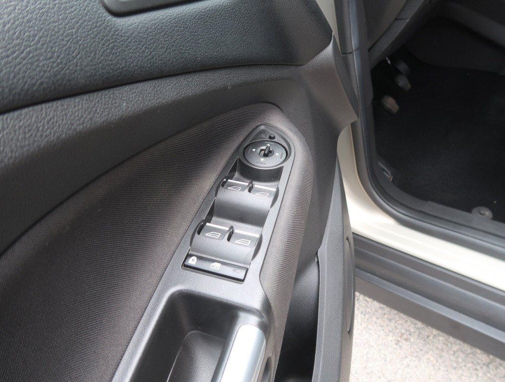 Ford Grand C-Max 1.0 EcoBoost Tempomat, Park. senzory, Vyhř. sedaček