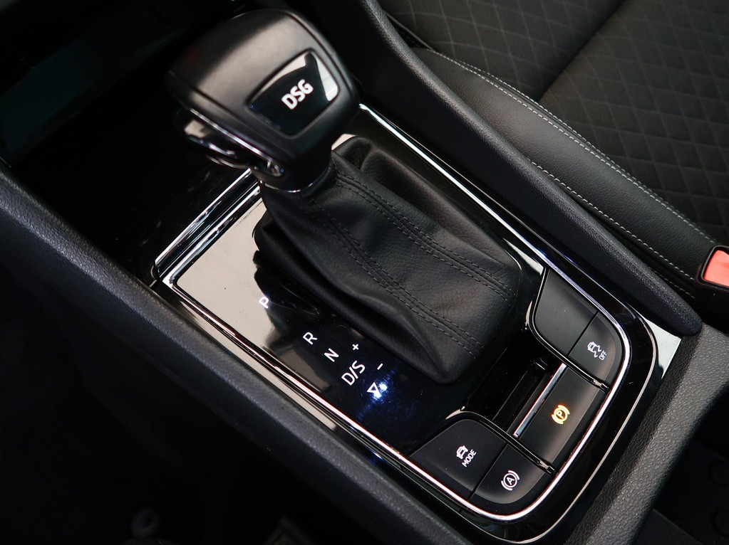 Skoda Karoq 1.5 TSI NOVÉ V SR,