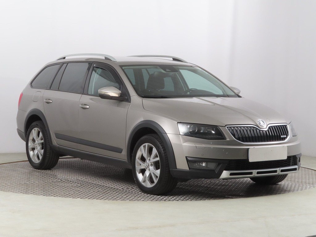 Skoda Octavia Combi . Scout 2.0 TDI Automat, Serv.kniha, Xenóny, Bi-Xenóny