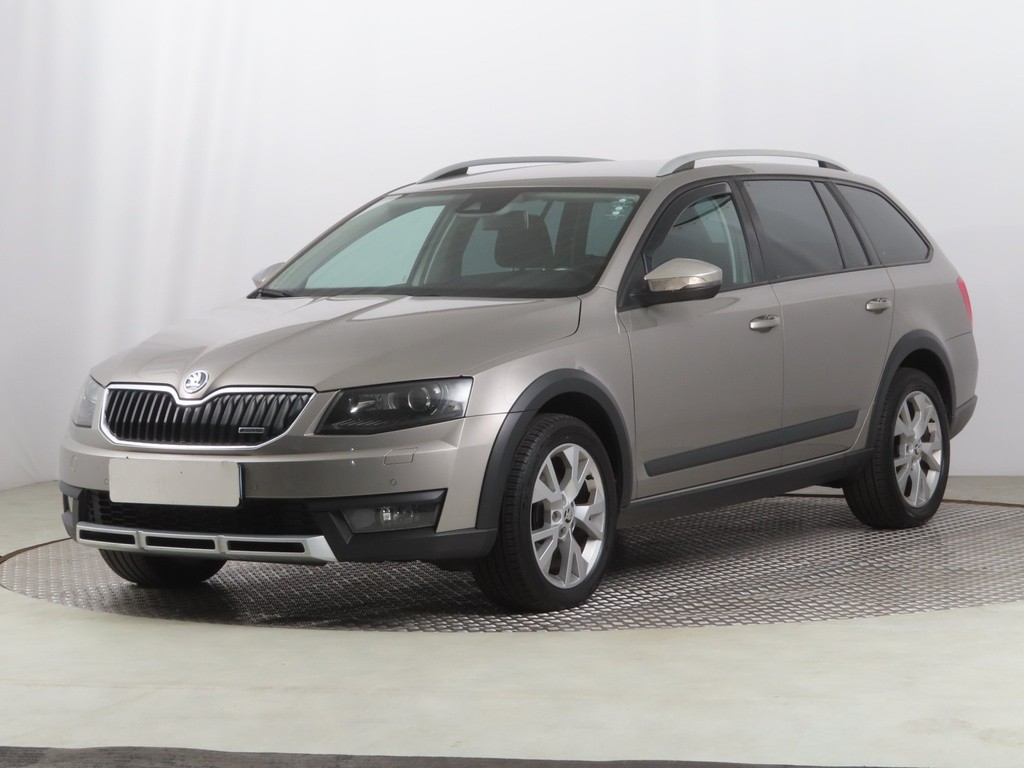 Skoda Octavia Combi . Scout 2.0 TDI Automat, Serv.kniha, Xenóny, Bi-Xenóny