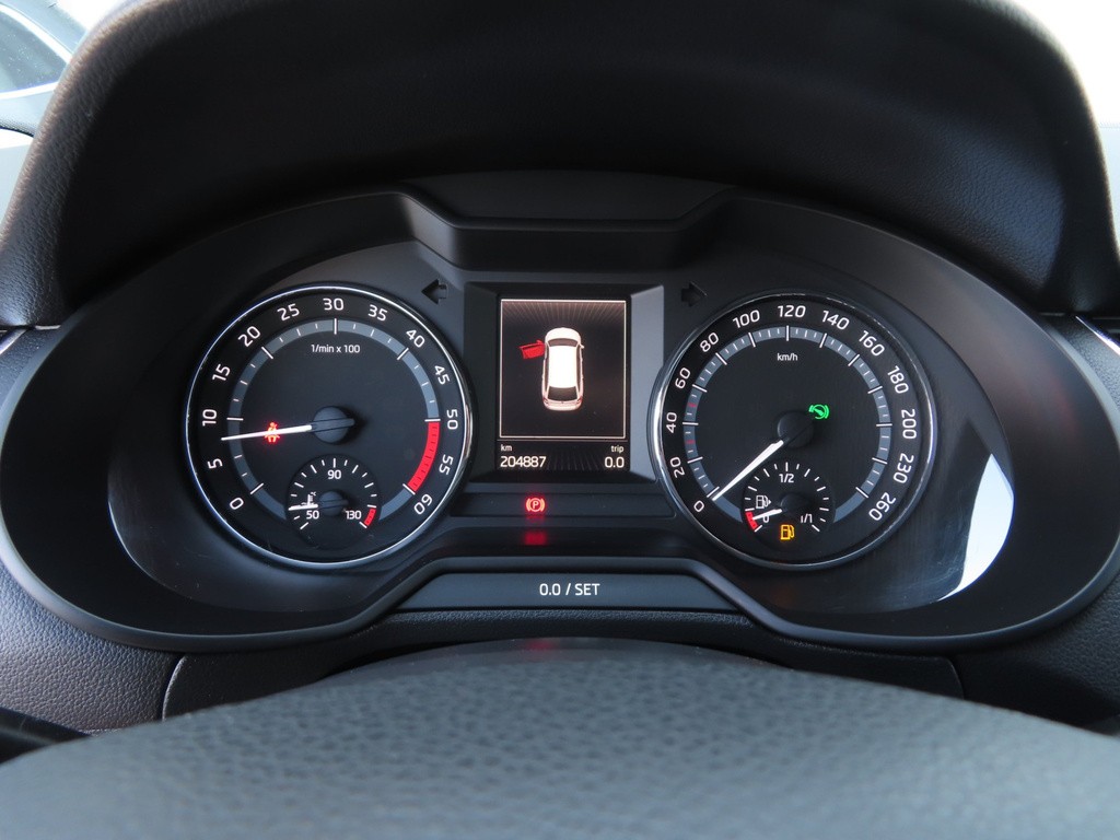 Skoda Octavia Combi . Scout 2.0 TDI Automat, Serv.kniha, Xenóny, Bi-Xenóny