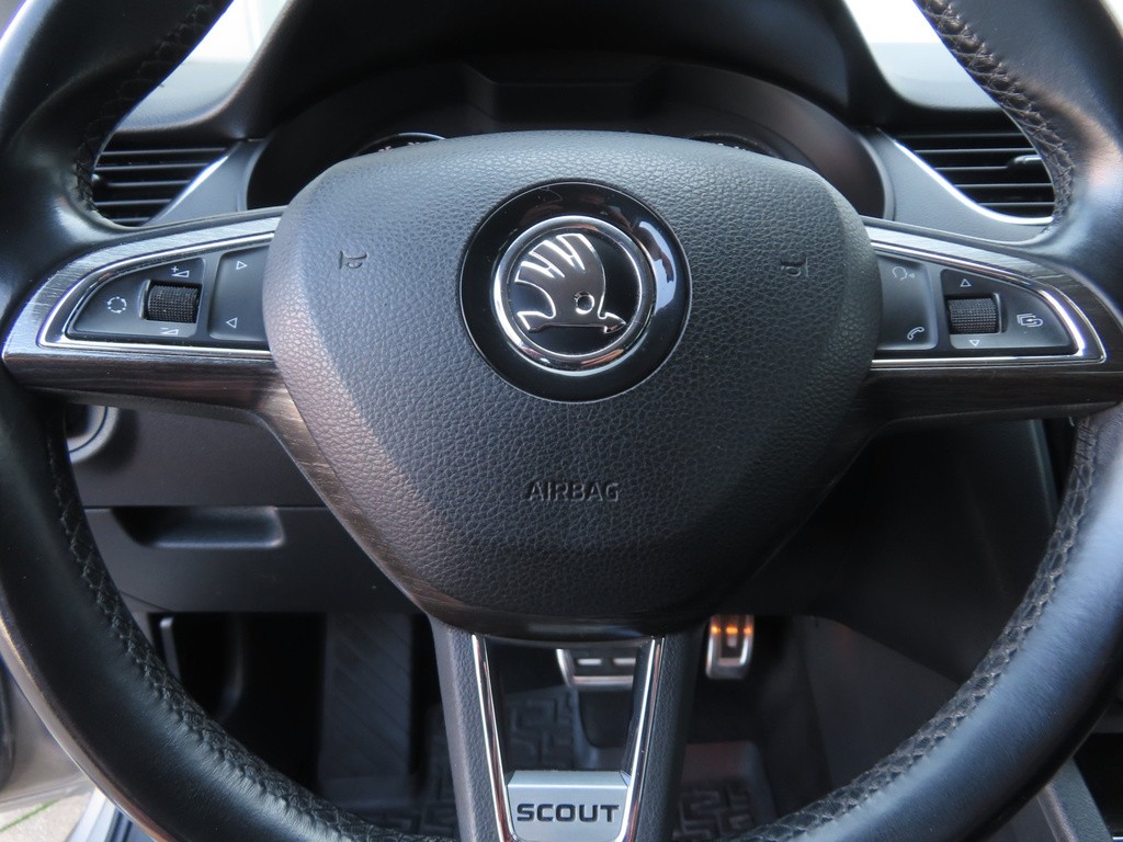 Skoda Octavia Combi . Scout 2.0 TDI Automat, Serv.kniha, Xenóny, Bi-Xenóny