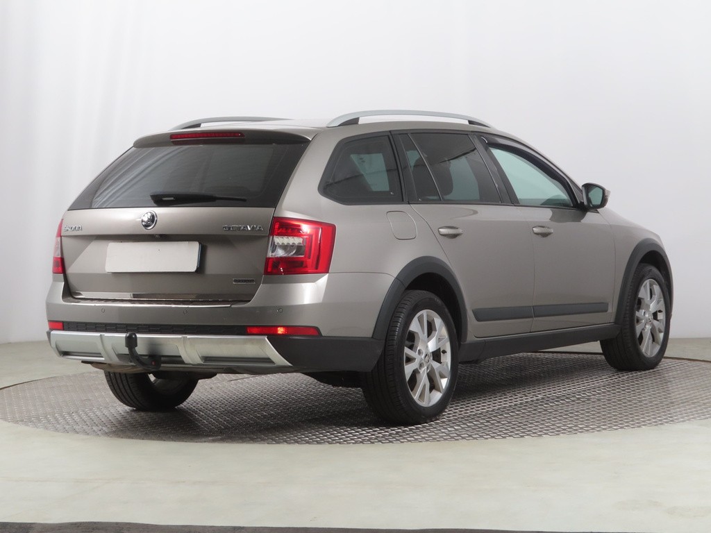 Skoda Octavia Combi . Scout 2.0 TDI Automat, Serv.kniha, Xenóny, Bi-Xenóny