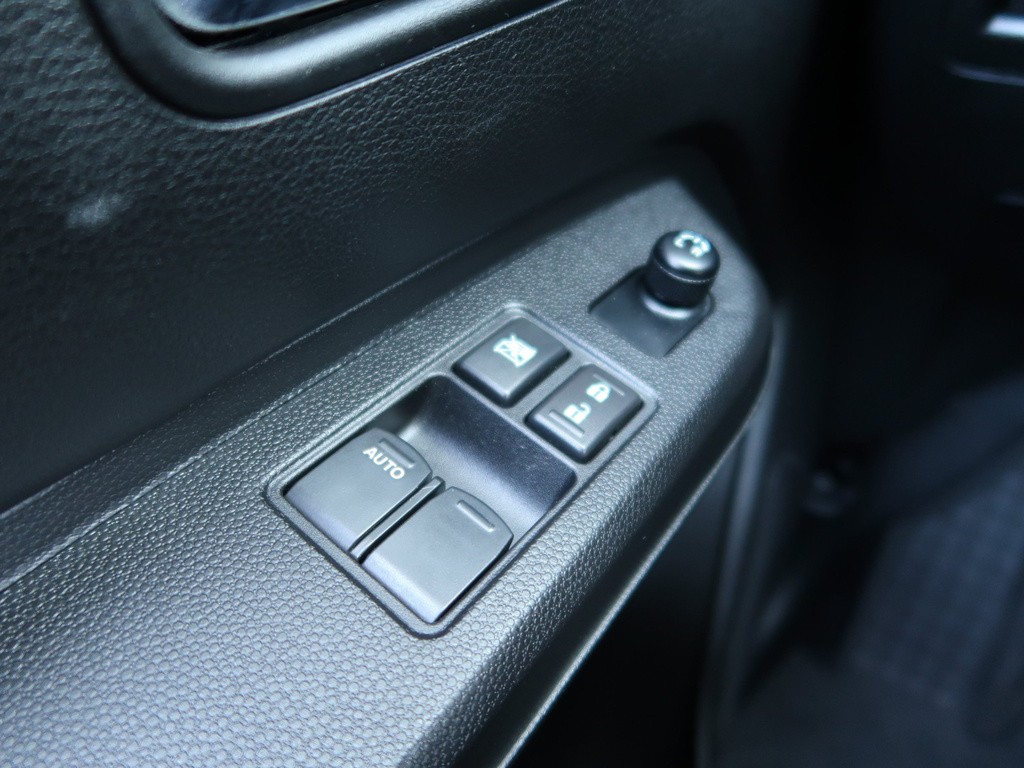 Suzuki Ignis 1.2 Hybrid Serv.kniha, Vyhř. sedaček
