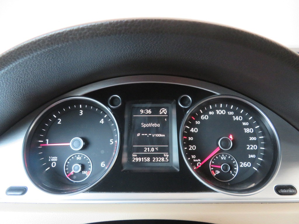 VW Passat 2.0 TDI Tempomat, Park. senzory, Vyhř. sedaček